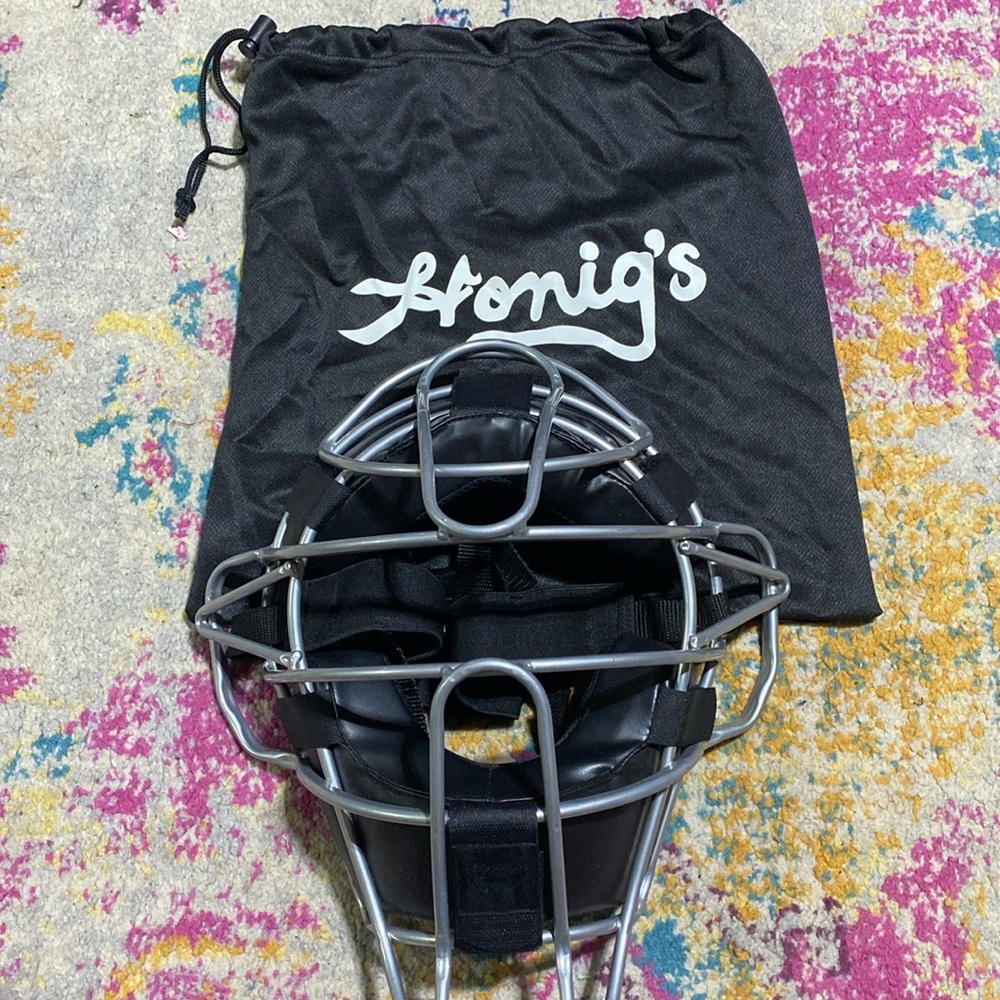 Honigs steel Baseball Umpire Face Mask with microfiber pads Black like New